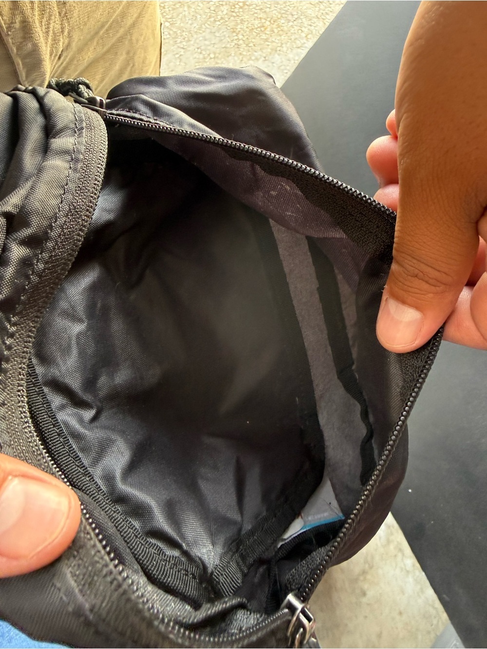 Columbia Black Belt Bag with Front Zip Pocket - Picture 2 of 2